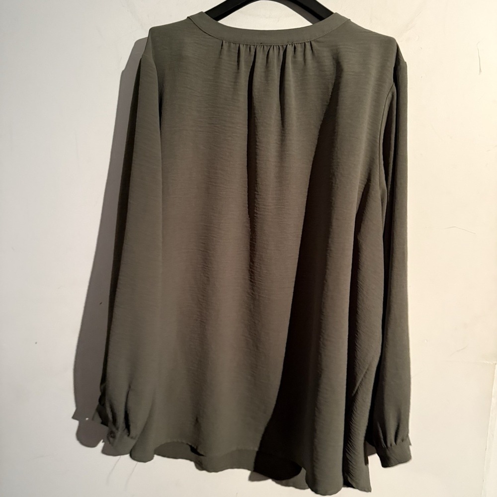 Adrianna Papell Top Size 2X Olive Basic Capsule Old Money Coastal Travel - Picture 4 of 4